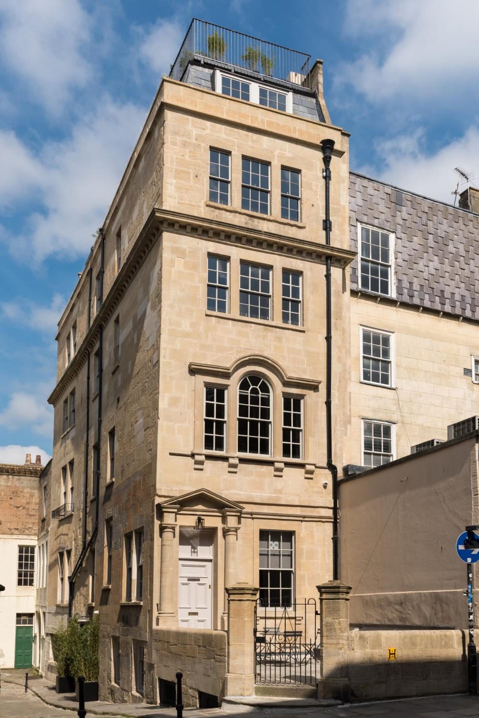 Hiding Space - Trim Street Apartments Hotel in Bath
