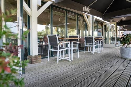 Hotel - restaurant Hoeve Kromwijk Hotel in South Holland (province)