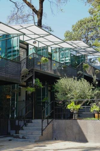 Container Woods Hotel in Valle de Bravo