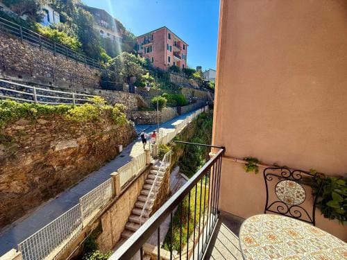Vertigini Suites, Il Rifugio dell Amore per SOLE COPPIE , A 50m dalla Stazione e dalla Via dell Amor Hotel in Riomaggiore