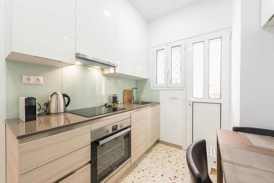 Fresh and Clean apt for 6 in Koukaki Hotel in Kallithea