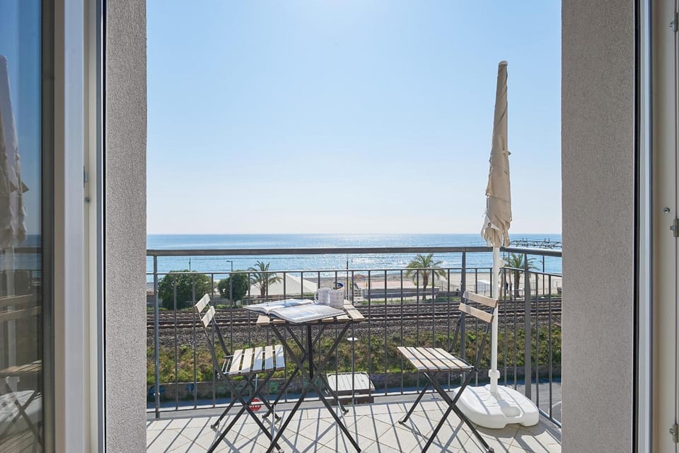 Italianway - Il Faro Hotel in Liguria