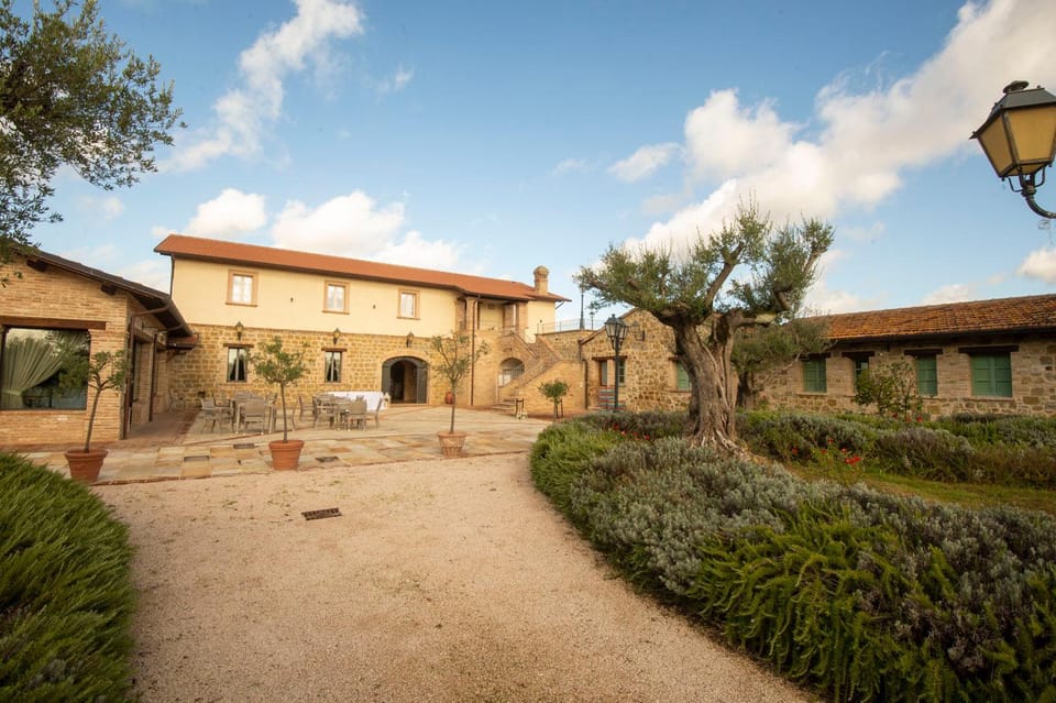 BORGO SANTE Country House Resort in Perugia