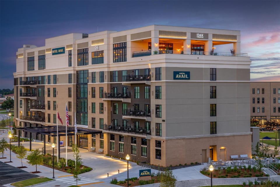 Hotel Avail Rogers, Tapestry Collection by Hilton Hotel in Rogers