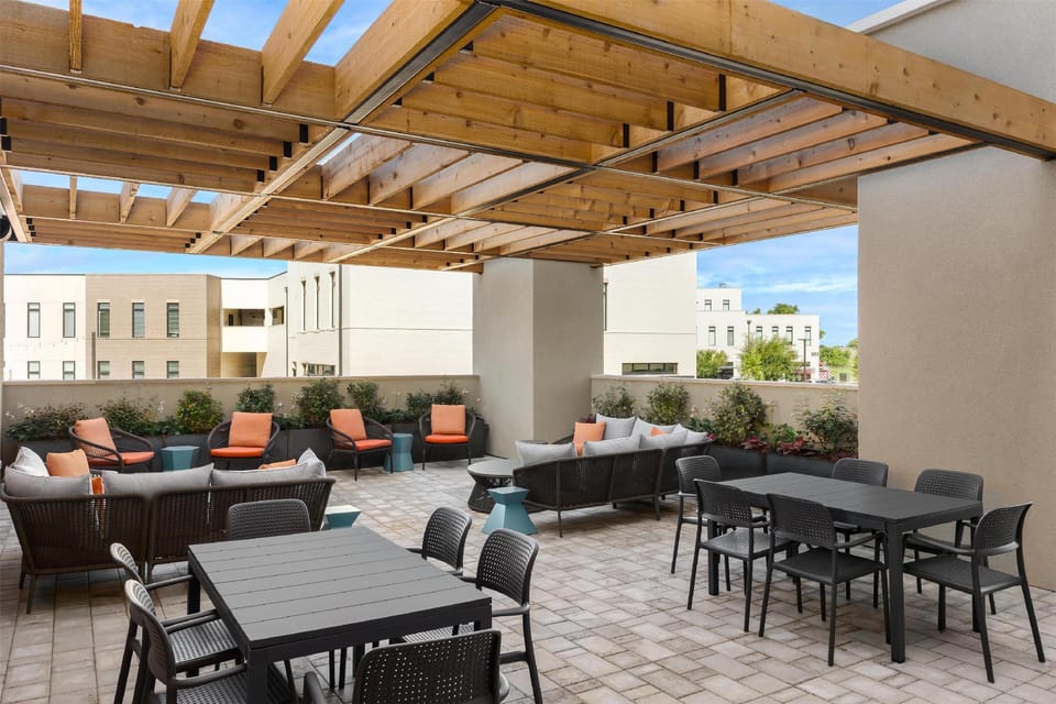 Hotel Avail Rogers, Tapestry Collection by Hilton Hotel in Rogers