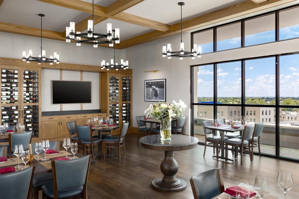 Hotel Avail Rogers, Tapestry Collection by Hilton Hotel in Rogers