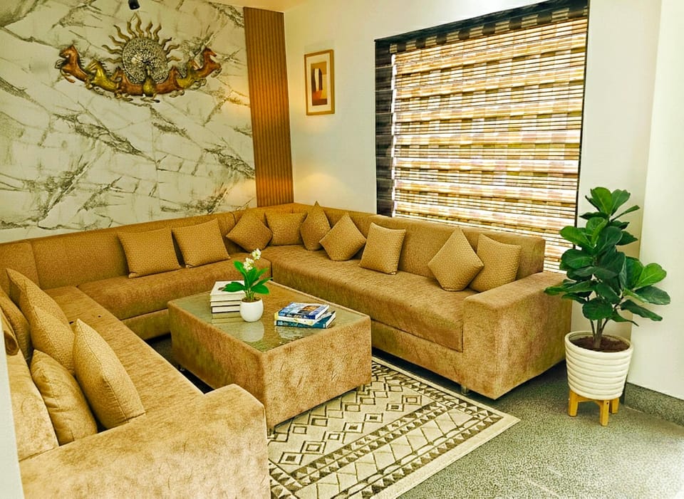 Taj Comfort Inn Hotel in Agra