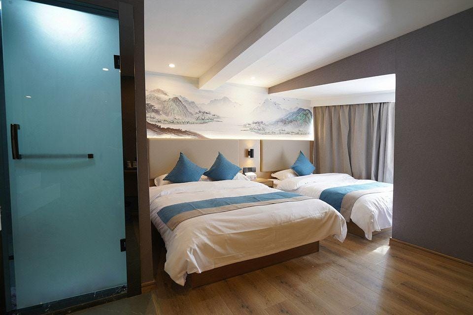 Huaju Hotel (Kunshan High-speed Railway Station Fengjing Road Branch) Hotel in Shanghai