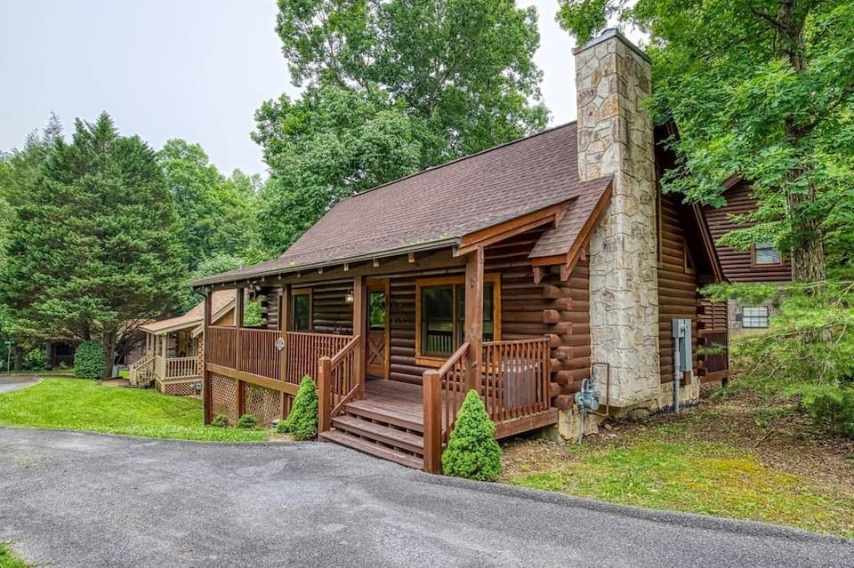 Er66 - Lil Bit Of Heaven - Great Location. Close To All The Action! 1 Bedroom Cabin by RedAwning Hotel in Pigeon Forge