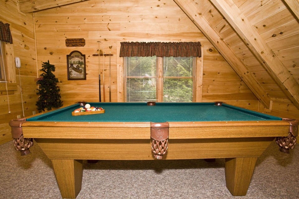 Er205 - Love Nest Great Location - Close To Town! 1 Bedroom Cabin by RedAwning Hotel in Pigeon Forge