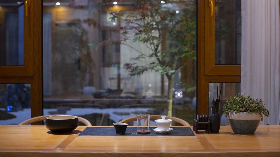 lijiang Nanting. Wind courtyard by stream Hotel in China