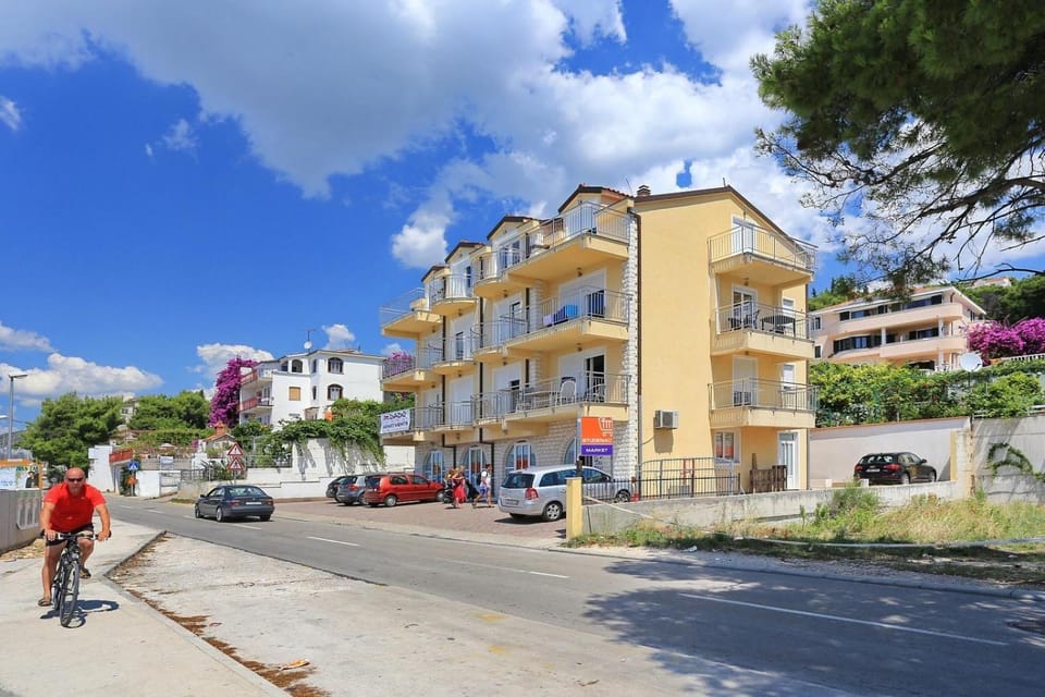 Apartments Dado Trogir Hotel in Trogir