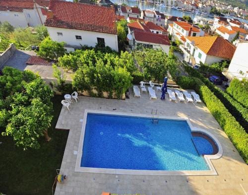 Stylish triple room with balcony Hotel in Trogir