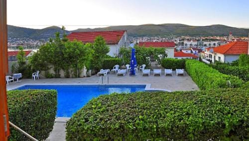 Stylish triple room with balcony Hotel in Trogir