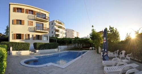 Stylish triple room with balcony Hotel in Trogir