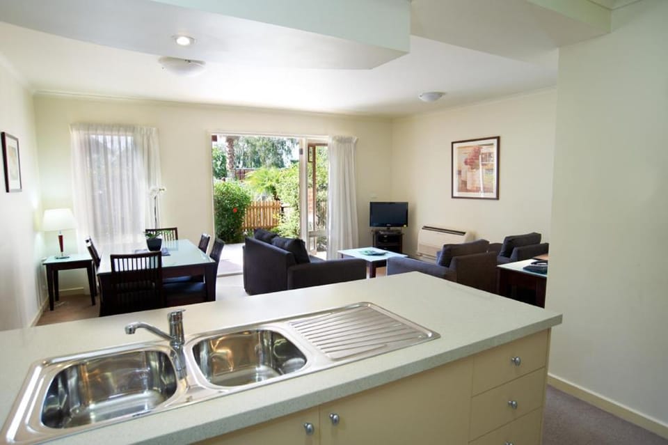 Comfort Apartments Royal Gardens Hotel in Melbourne