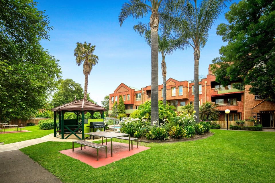 Comfort Apartments Royal Gardens Hotel in Melbourne