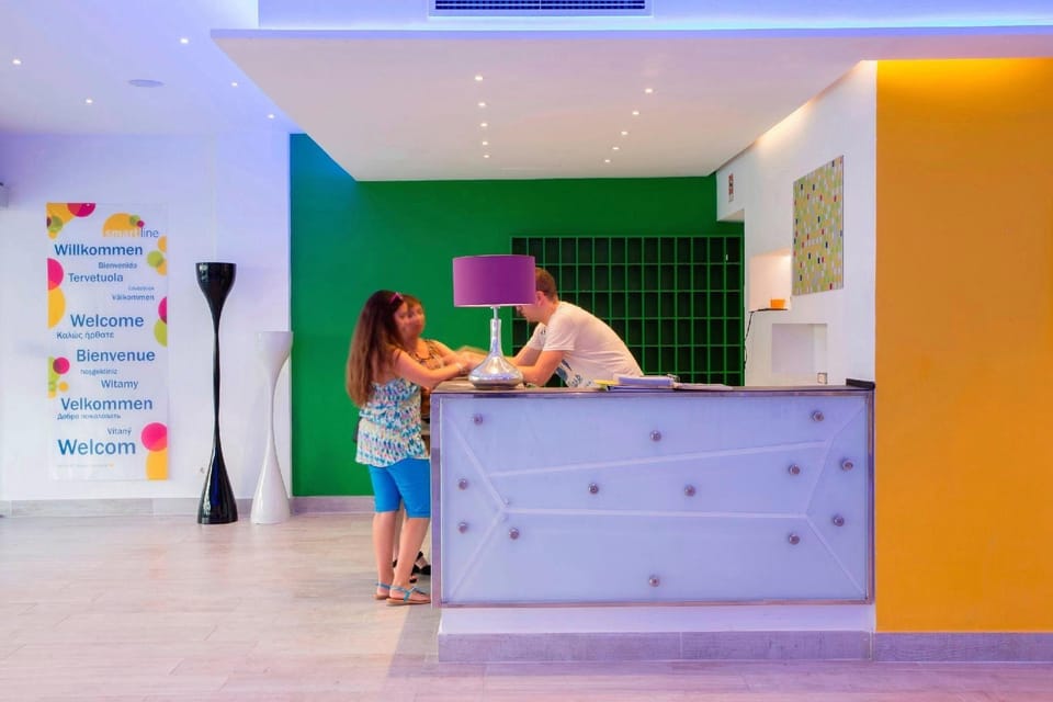 Guya Wave Hotel Hotel in Llevant