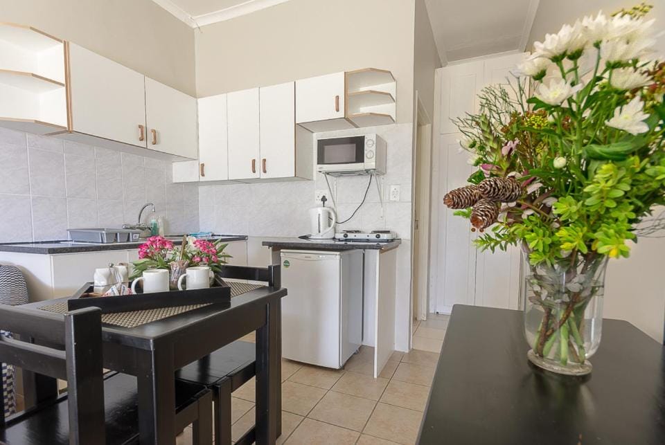 Kingfisher Hollow Self Catering Guest House. Lodge in Cape Town