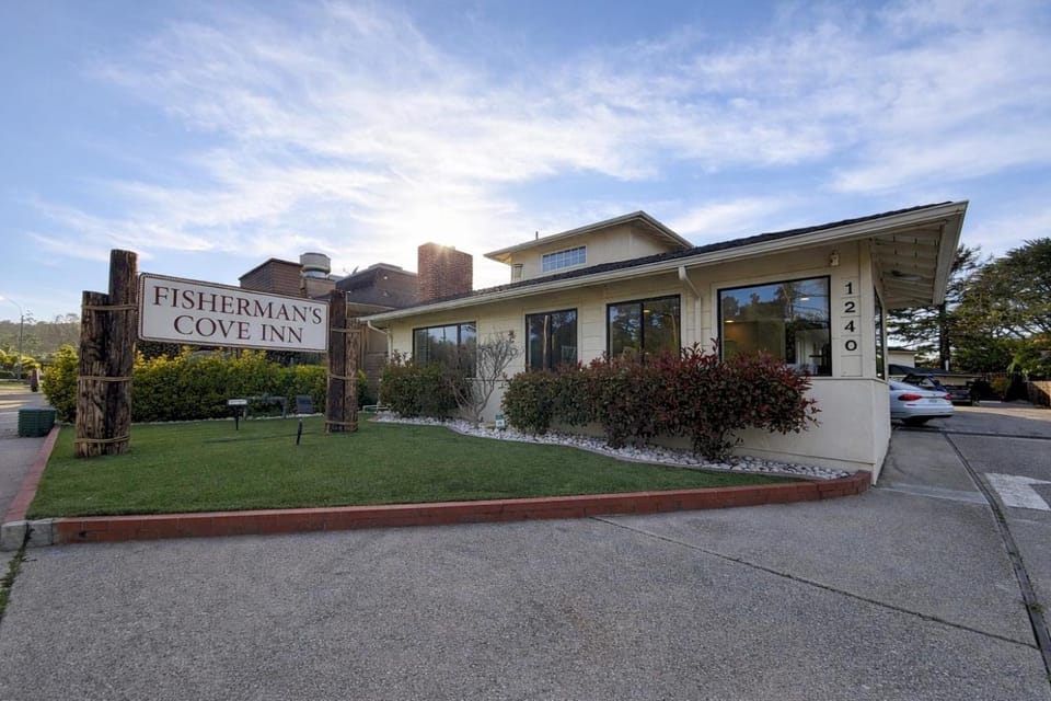 Fisherman's Cove Inn Inn in Monterey
