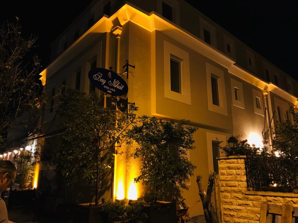 Bay Nihat Otel Lale Hotel in İzmir Province