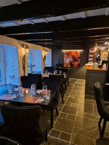 OXOX - Room Only Accommodation Hotel in Polperro