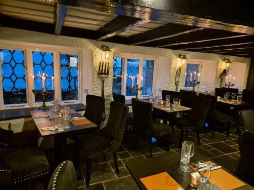 OXOX - Room Only Accommodation Hotel in Polperro