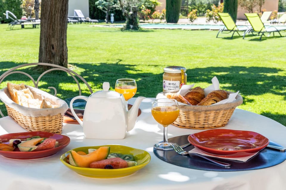 Mas Saint Julien Hotel in Cavaillon