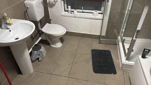 Charming Leicester Guest Room with Shared Facilities Hotel in Leicester