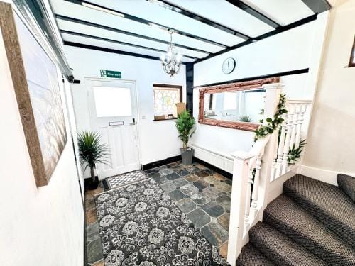 304 Norbury House Hotel in London Borough of Croydon