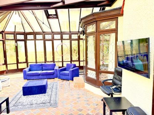 304 Norbury House Hotel in London Borough of Croydon