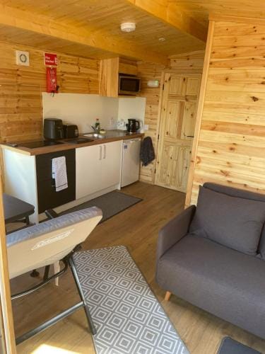 Lakeside Lodge 1, with Log burning Hot Tub Lodge in Bassetlaw District