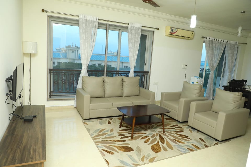Shared lounge/TV area