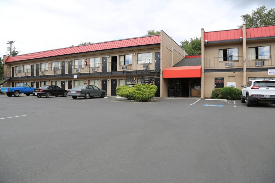 Americas Best Value Inn Kelso Hotel in Longview