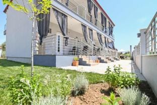 Aigli Garden Retreat  Cozy Escape Close to the Sea Hotel in Decentralized Administration of Macedonia and Thrace