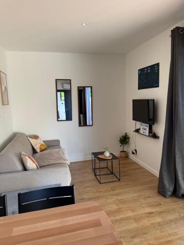 Studio paisible sous un Pin pres de Disneyland Hotel in Île-de-France