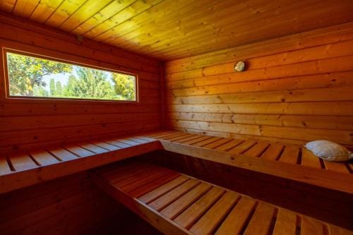 Le Mas des lys - Guest houses au coeur de la Provence dans un parc paysage avec piscine, sauna et bo Lodge in Provence-Alpes-Côte d'Azur