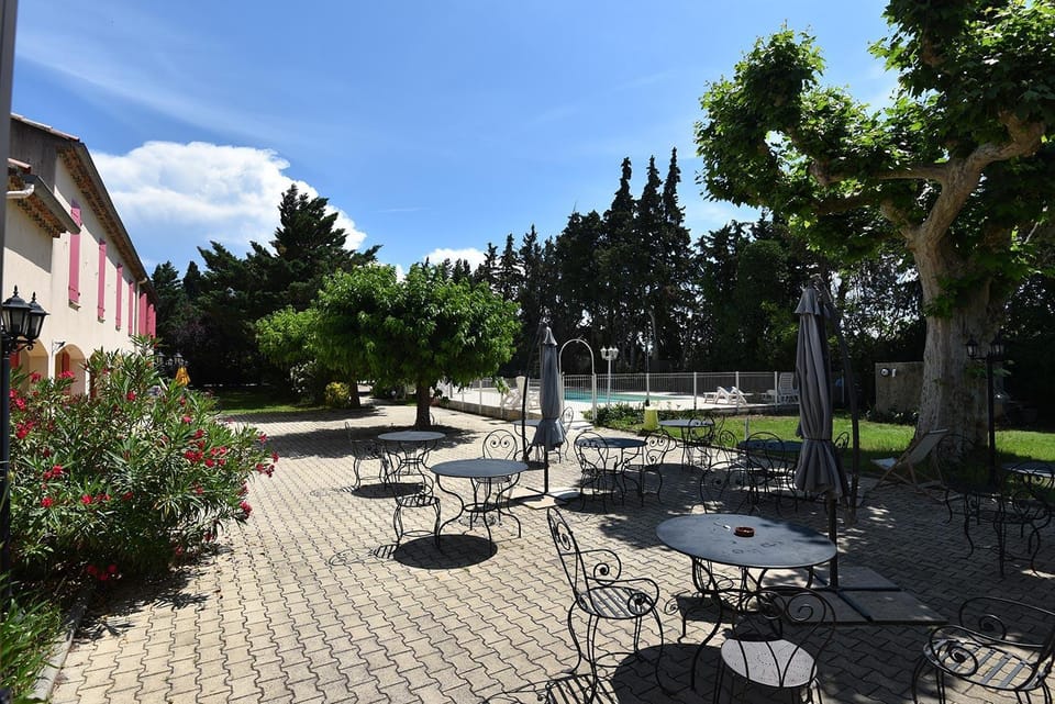Hotel PRATO PLAGE Hotel in Pernes-les-Fontaines