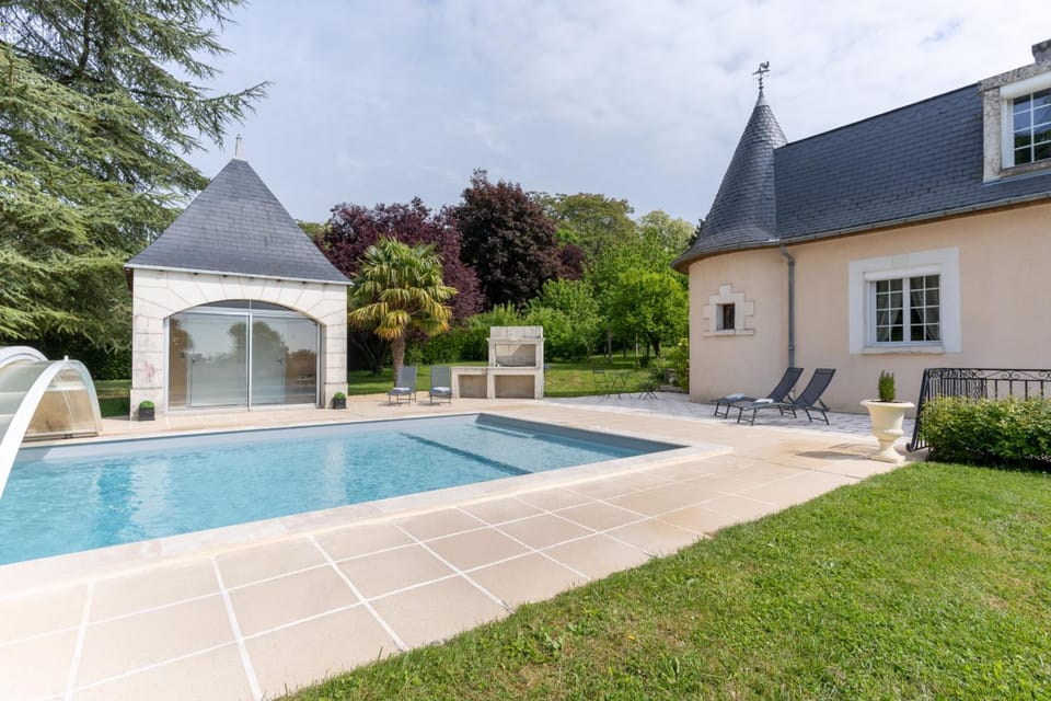 Le Manoir 1977 Hotel in Centre-Val de Loire