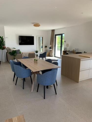 Superbe Villa - 3 appartements distinct - 20 couchages Hotel in Cagnes-sur-Mer
