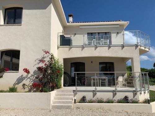 Superbe Villa - 3 appartements distinct - 20 couchages Hotel in Cagnes-sur-Mer