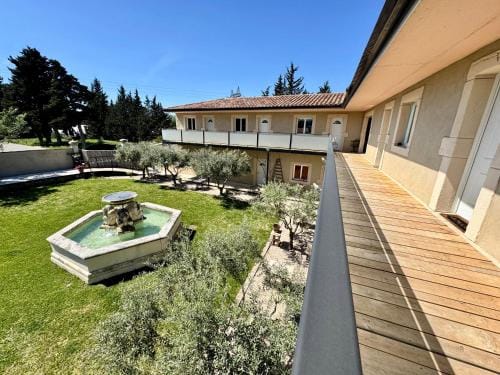 Mas d'Andiol Hotel in Cavaillon