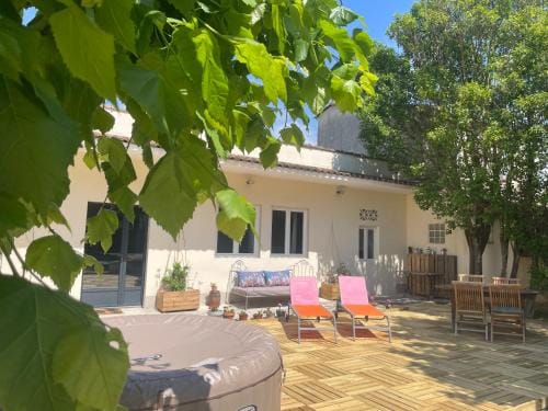 Les Lavandieres Hotel in Le Thor