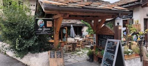Les Glaciers Hostel in Piedmont