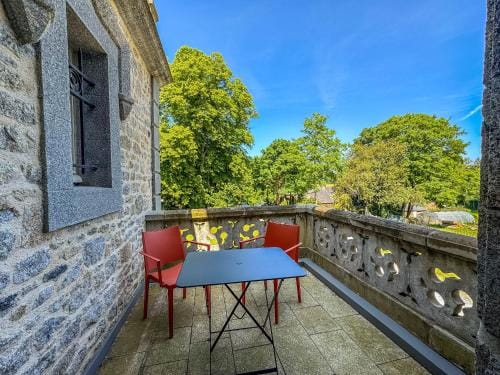 Domaine de Kerrosen a proximite du port de Dinan, sur la Rance Hotel in Brittany