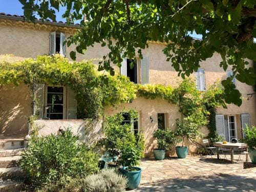 Domaine du Clos d'Alari-chambres d'hotes au milieu des vignes Hotel in Lorgues