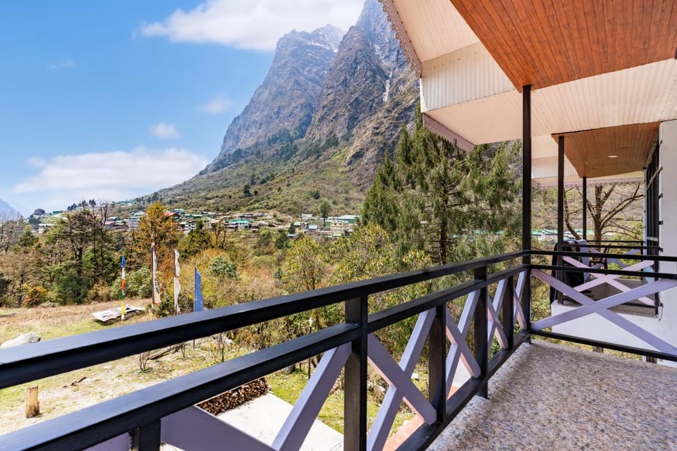 The Whispering Pines By Summit, Lachung Hotel in India