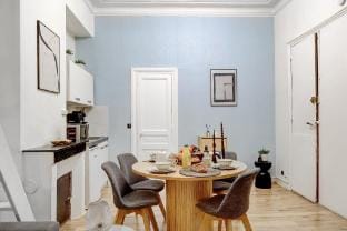 Charme Parisien   Studio Cosy pour 4 Personnes Hotel in Paris