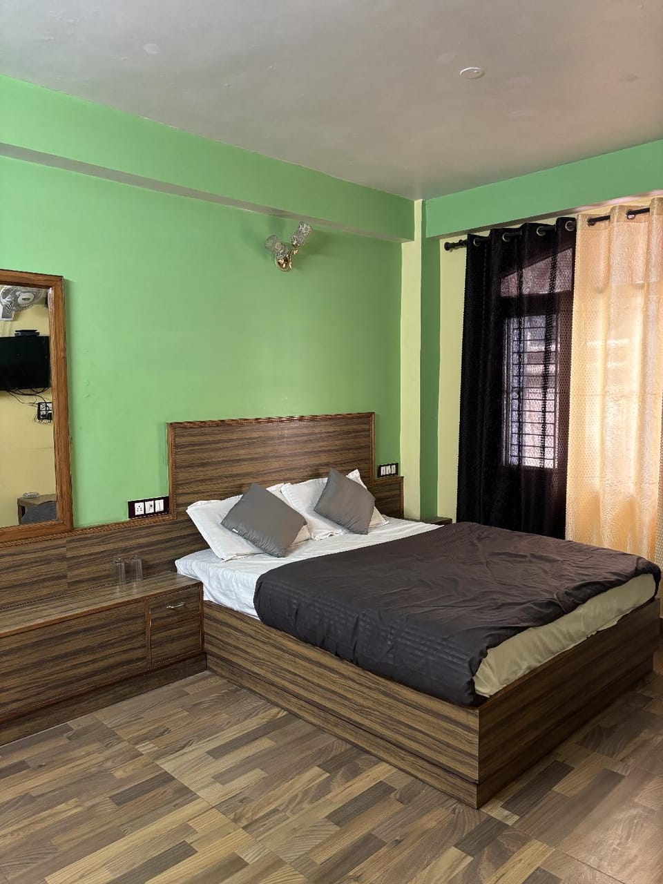 Sky Hills Hotel Inn in Shimla