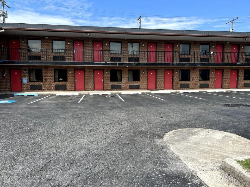 Budget Plaza Motel Hotel in Baltimore